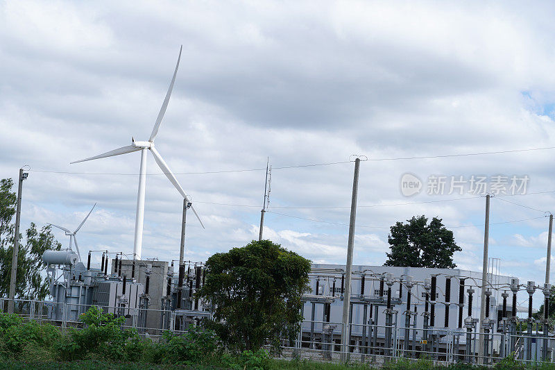 用风力涡轮机将风能转化为电能。