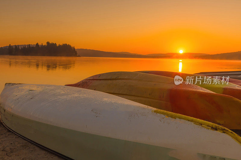 两江湖的日出