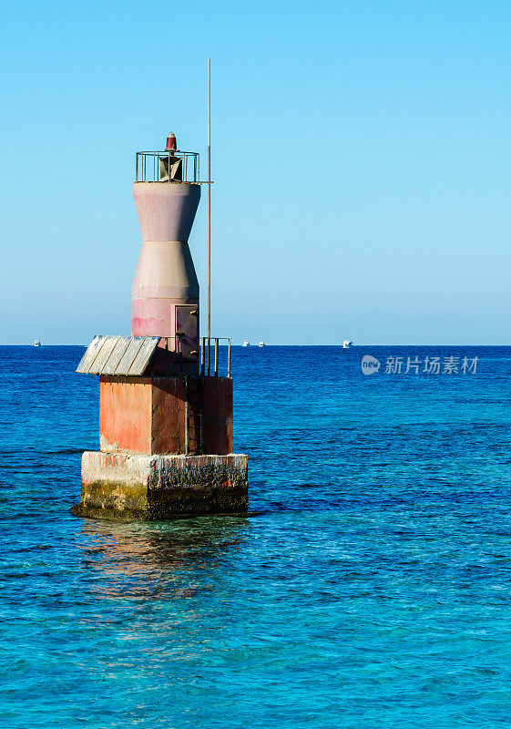 红海中的灯塔。