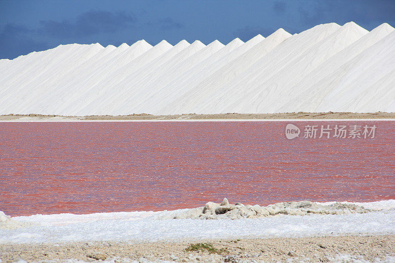 盐山和粉红水