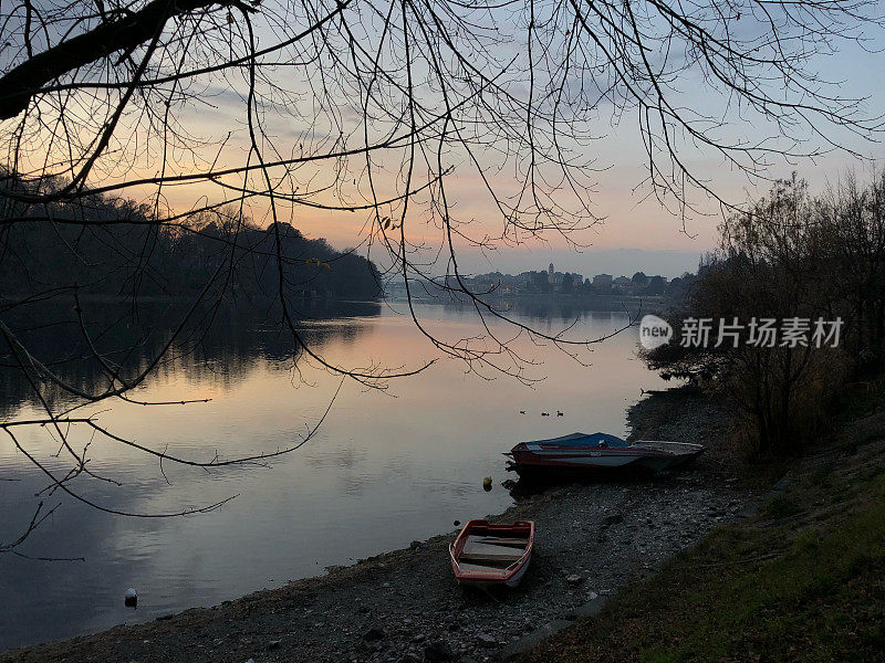 日落在河