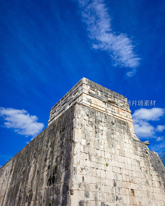 看看奇琴伊察美洲虎神庙的美丽建筑，这座前哥伦布时代的城市位于墨西哥的尤卡坦州。