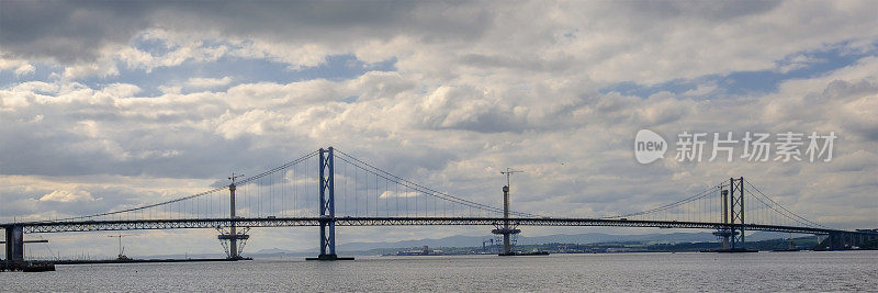 横跨苏格兰东部福斯湾的福斯公路桥。