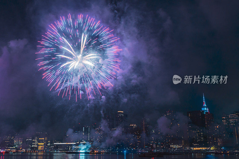 7月4日，纽约市烟花