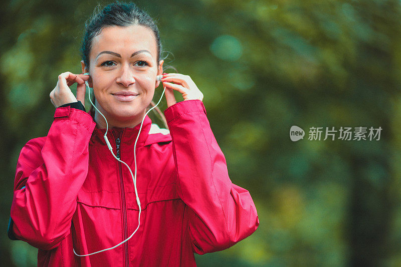 女运动员户外跑步