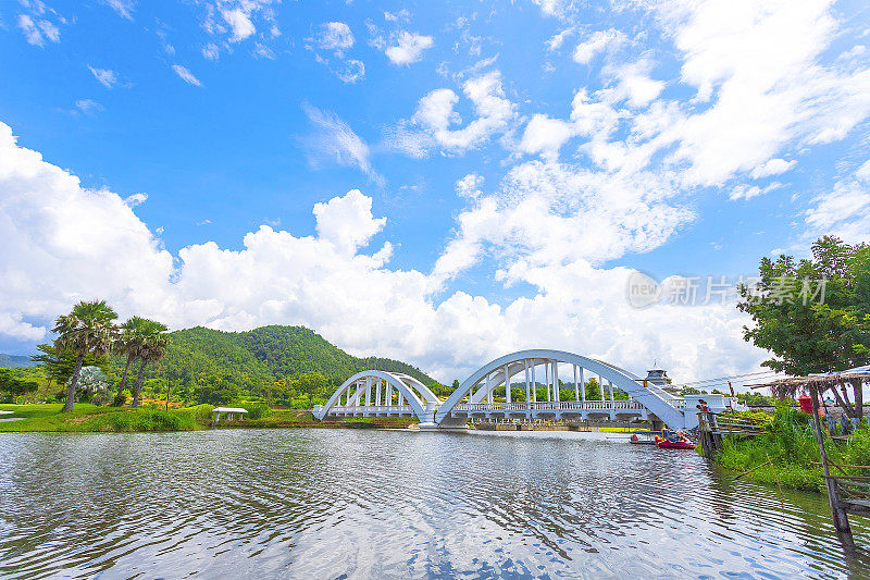 白河，一条河的渡口，建于第二次世界大战期间。日本军队驻扎在泰国的兰汶。