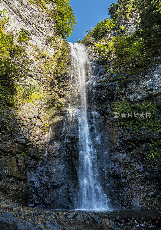 土耳其黑海(卡累尼兹)的马拉尔瀑布