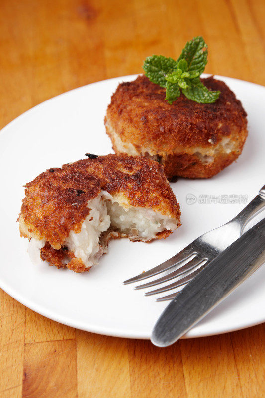 羊肉和薄荷土豆rissole