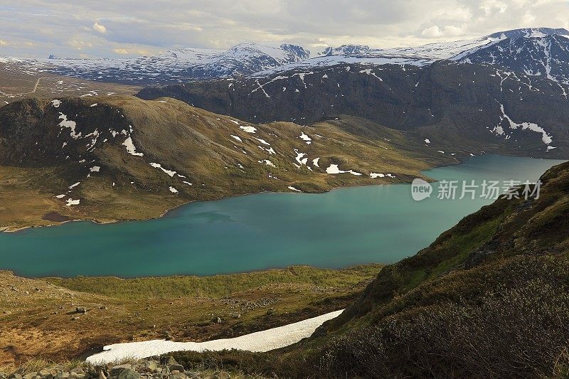 Gjende湖和约顿海门山脉从贝塞根，挪威