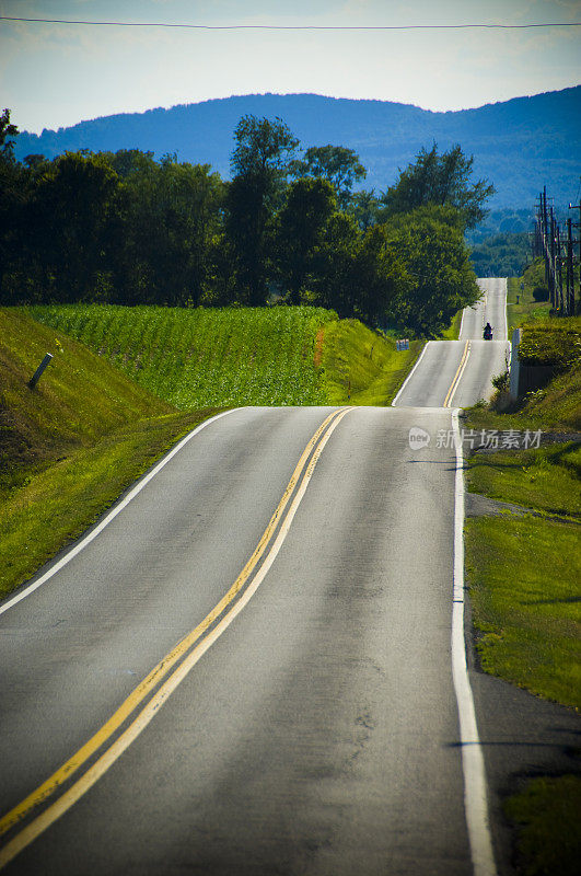 空无一人的道路