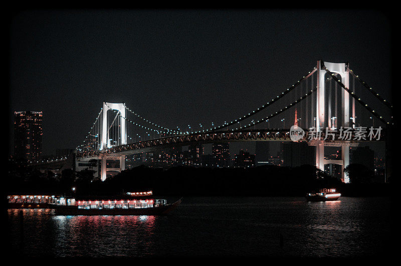 夜景彩虹桥和东京湾