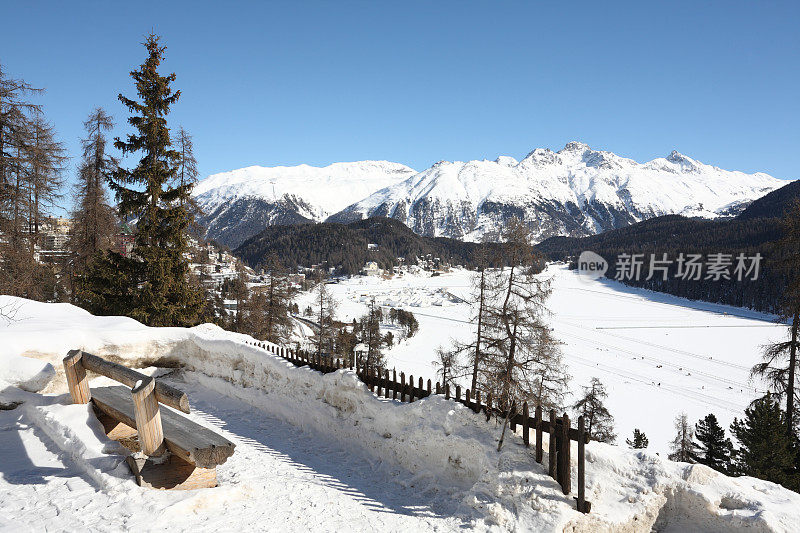 放松和滑雪在瑞士圣莫里茨冬季