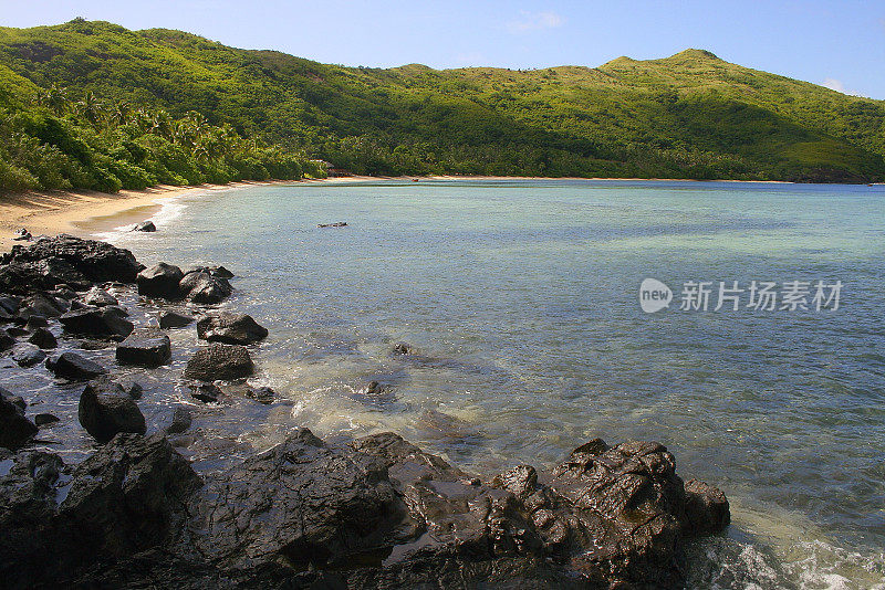 热带天堂:梦幻般的沙荒芜的绿松石海滩和棕榈树，田园般的Yasawas，斐济群岛