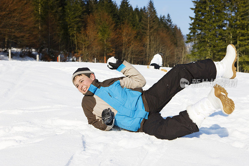 打雪仗