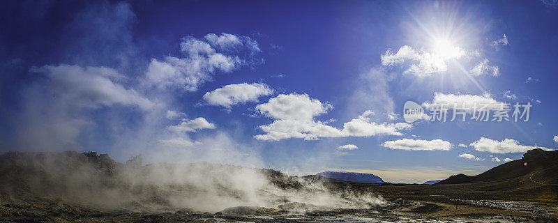 冰岛Hverir火山高地地热喷口冒热气