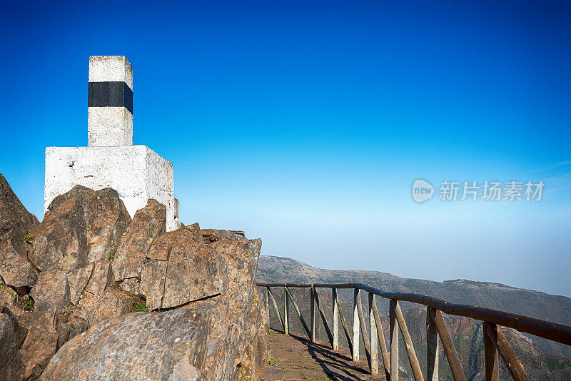 阿利埃罗峰，木头。