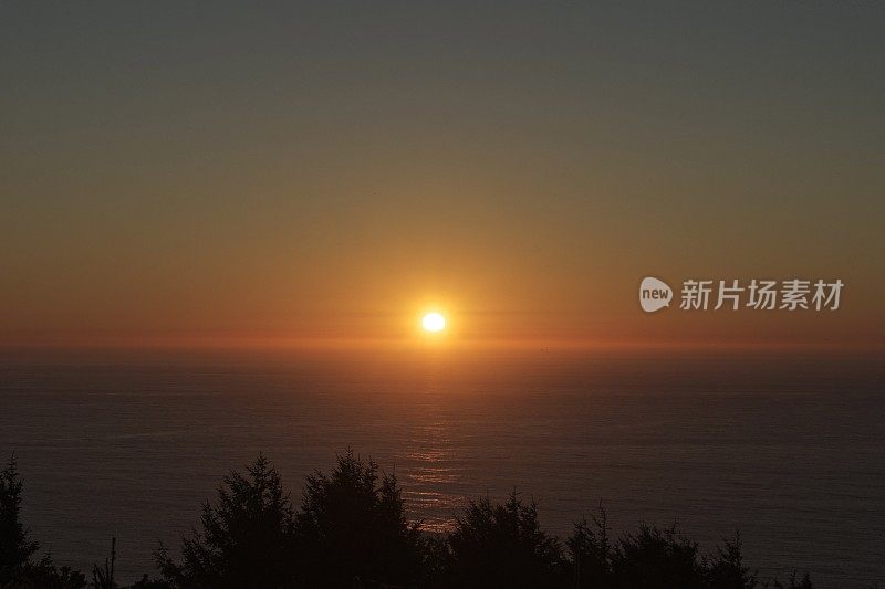 俄勒冈州海岸夕阳