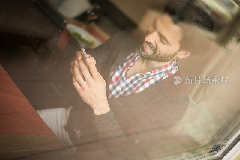 餐厅里的男人