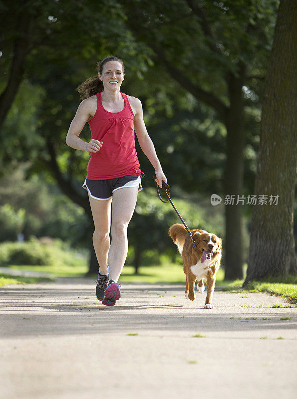 慢跑者和狗