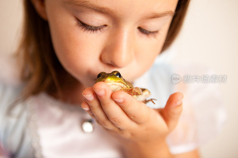 小公主亲吻青蛙
