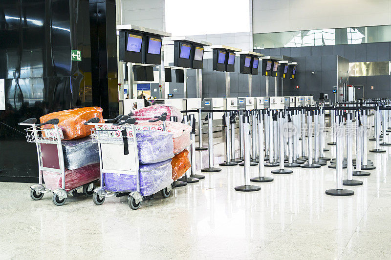 行李箱在机场