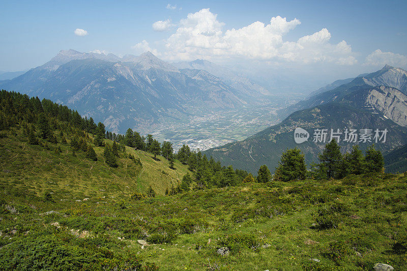 法国阿尔卑斯山的山脉景观