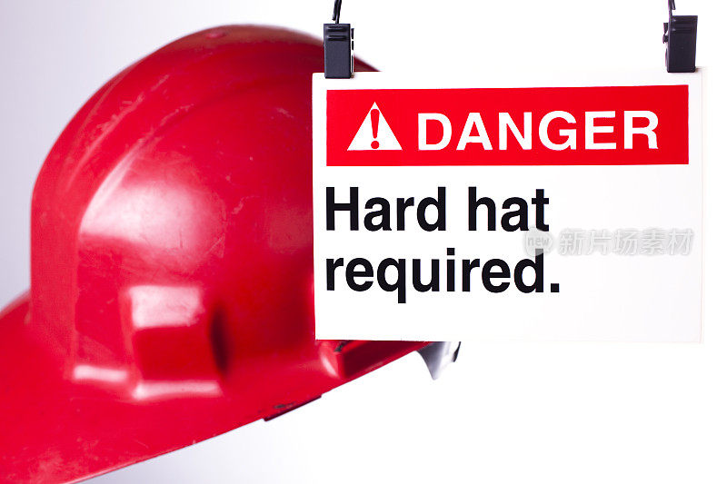 工业区须有安全帽标志。