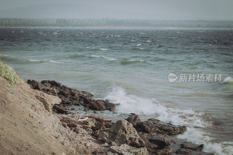 黄石湖波