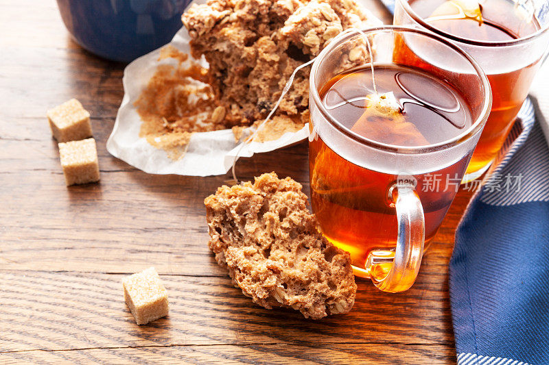 热饮:茶和松饼静物