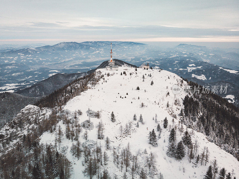 雪山的鸟瞰图