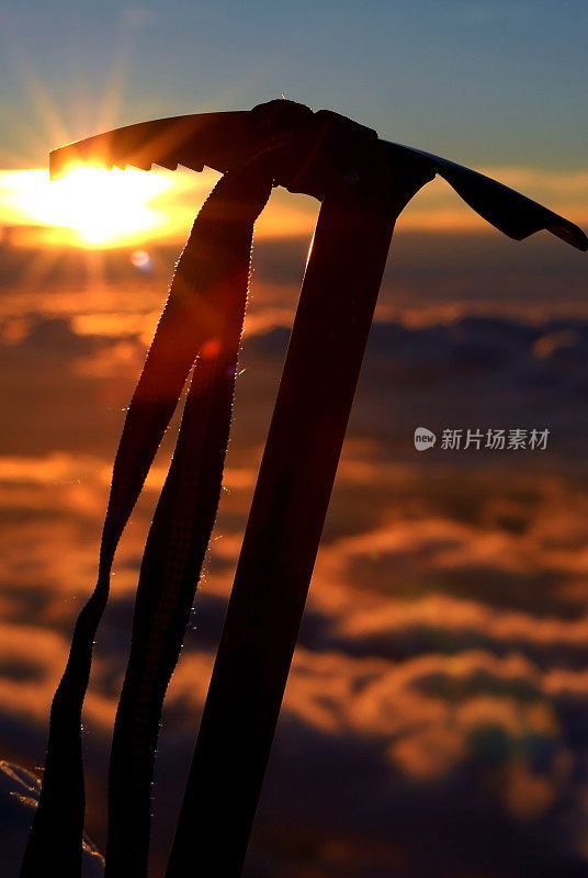 勃朗峰上的冰斧