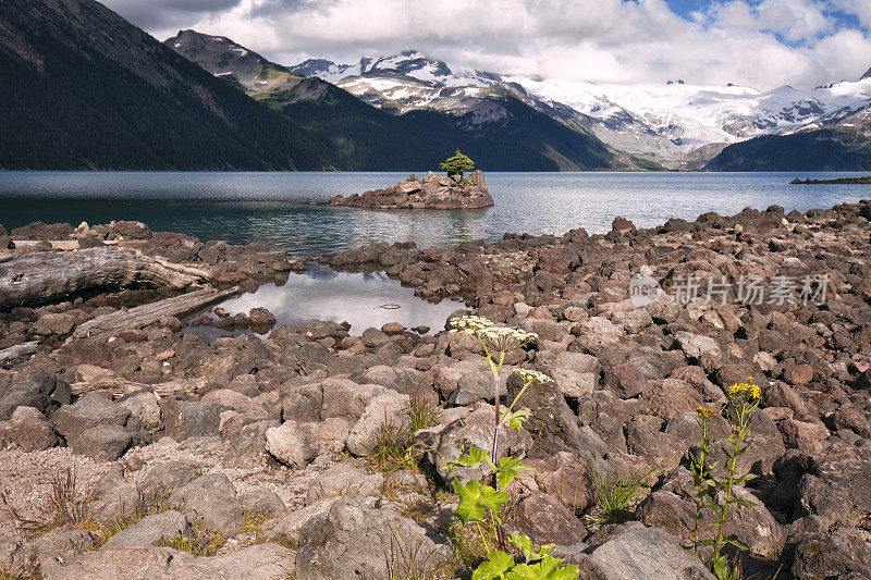 加里波第湖夏天，BC，加拿大