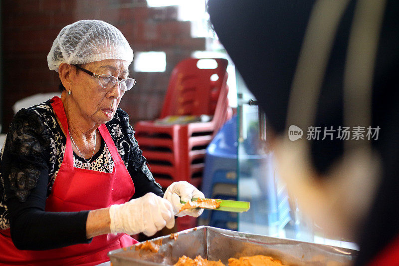 典型亚洲食品:“Otak-otak”(烤Attap叶包鱼饼)