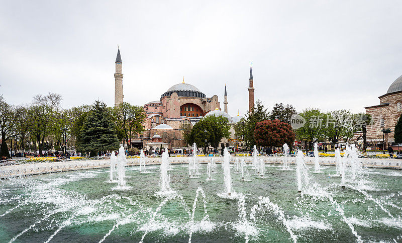 伊斯坦布尔圣索菲亚博物馆附近的苏丹艾哈迈德广场
