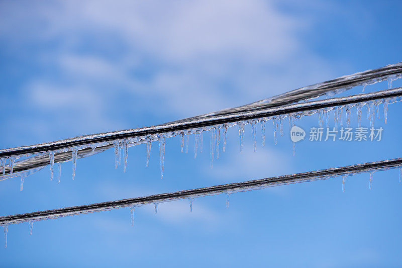 电缆被冰覆盖后出现冻雨现象