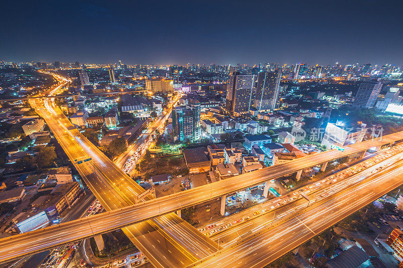 黄昏俯瞰高层建筑的城市商业区全景(泰国曼谷CBD)