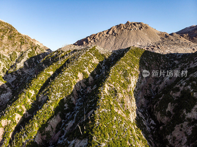 智利南部Chaiten火山鸟瞰图