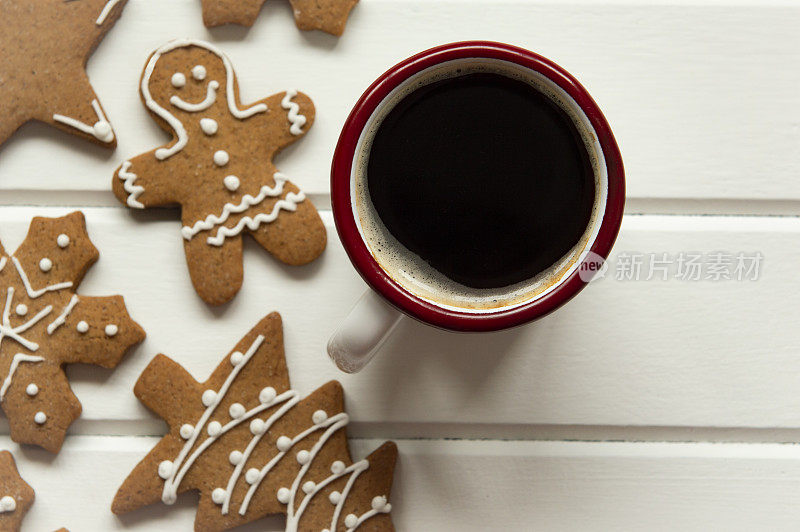 圣诞咖啡和姜饼饼干