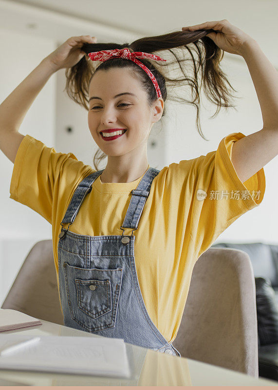 有视频电话和在家工作的女工程师