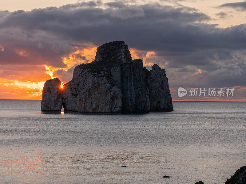 撒丁岛夕阳下的潘迪祖切罗