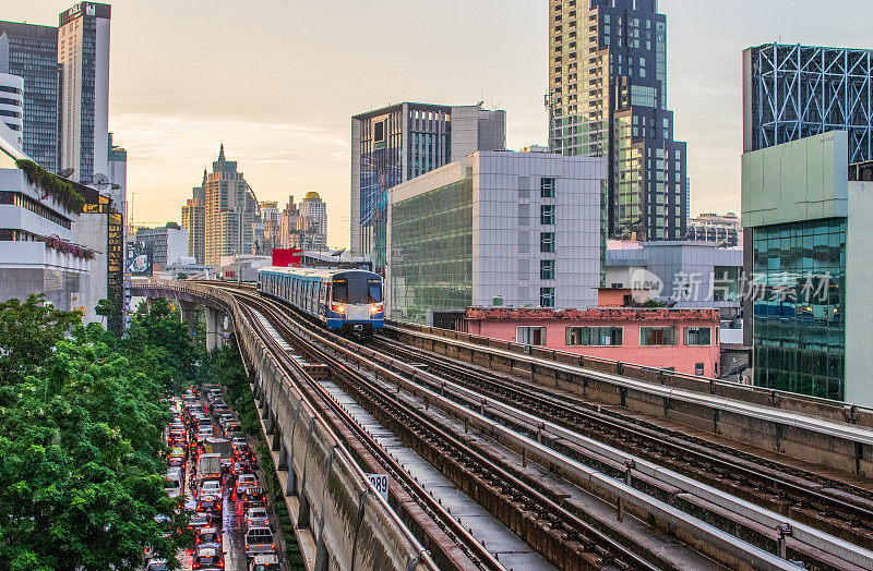 东南亚泰国曼谷的轻轨和城市景观