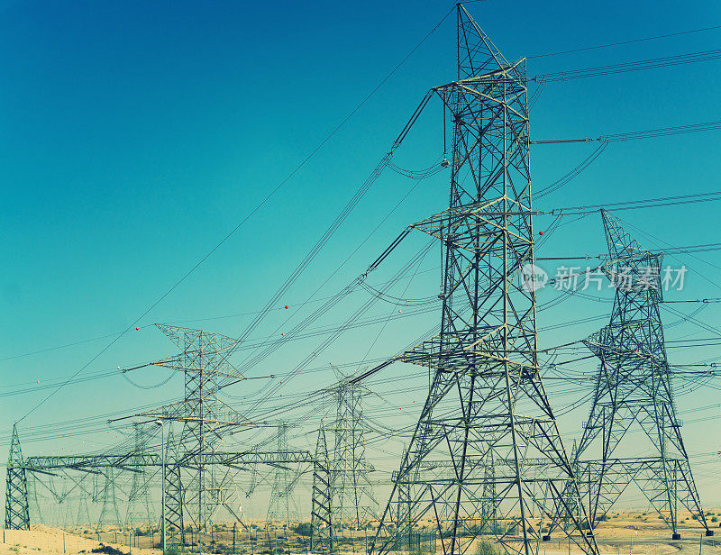 高压电力线路在迪拜-阿联酋