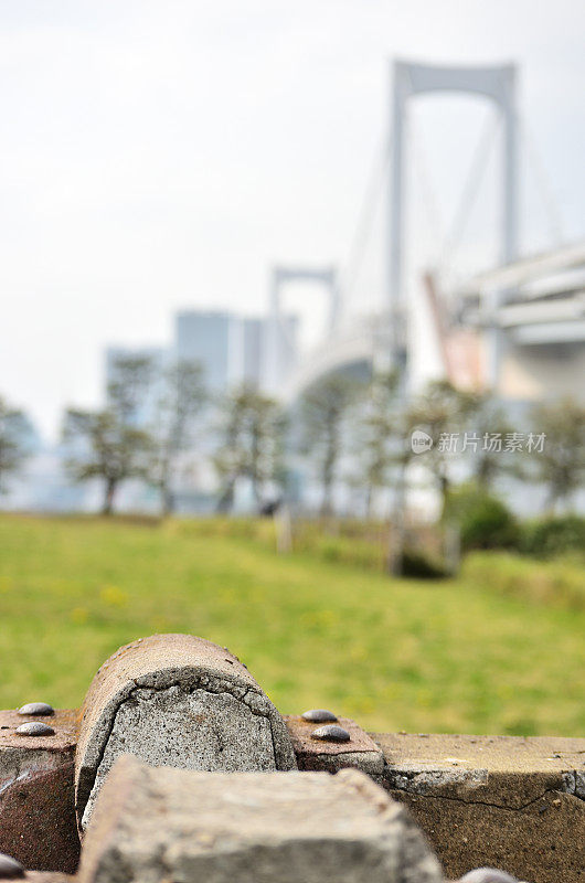 东京台场的彩虹桥和一个炮台