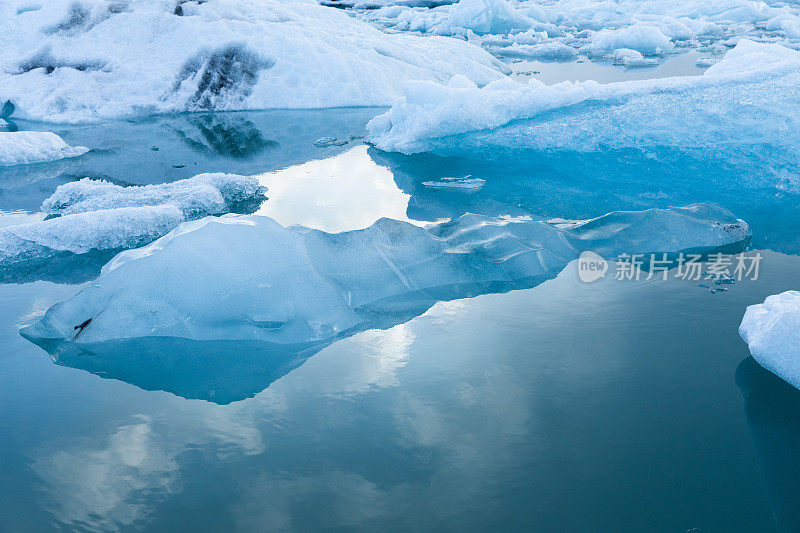 冰岛Jokulsarlon冰川泻湖冰山