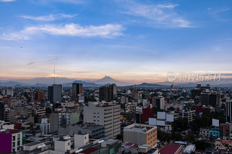 墨西哥城市中心有火山