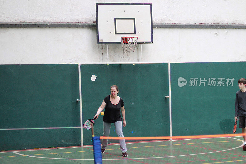 玩pickleball