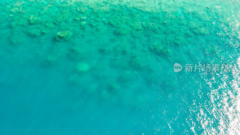 美丽的海水鸟瞰图