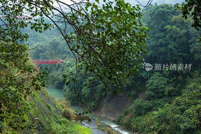 台湾平溪线京潼站附近的中浦铁桥