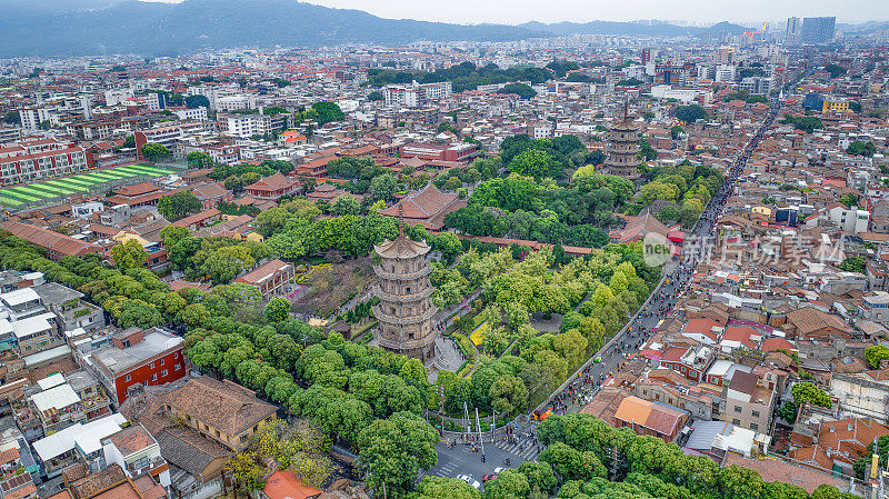 中国福建省泉州市历城区西街和开元寺旅游景点航拍图