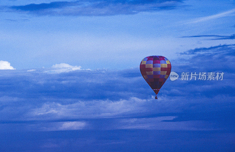 热气球，天空和云